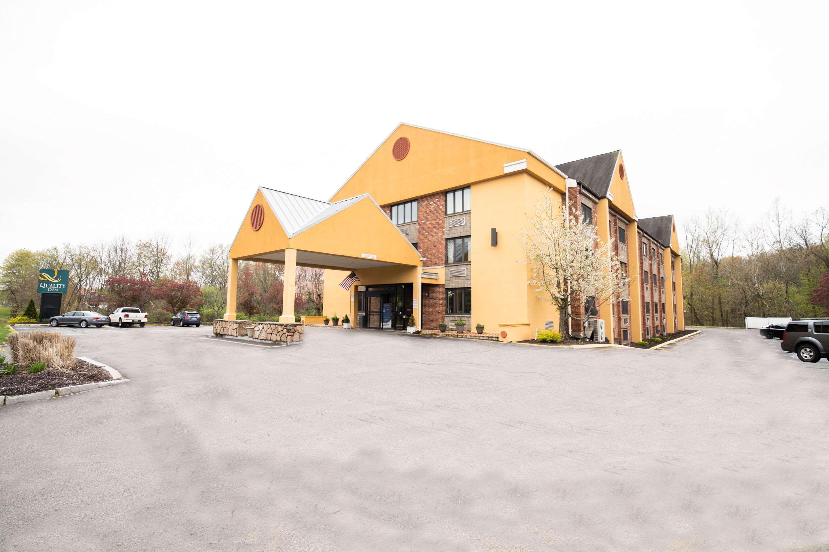 Quality Inn Cromwell - Middletown Bagian luar foto