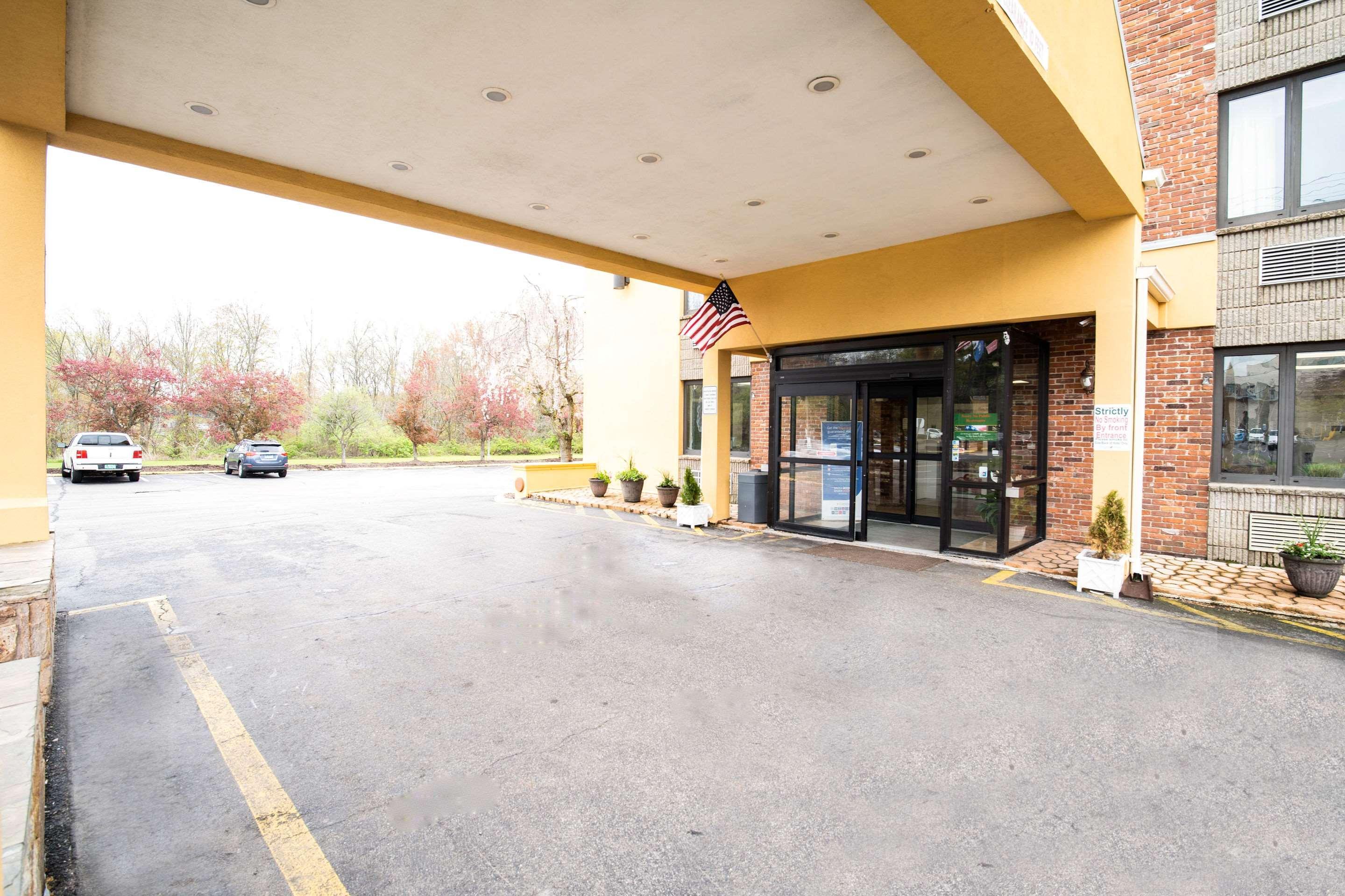 Quality Inn Cromwell - Middletown Bagian luar foto