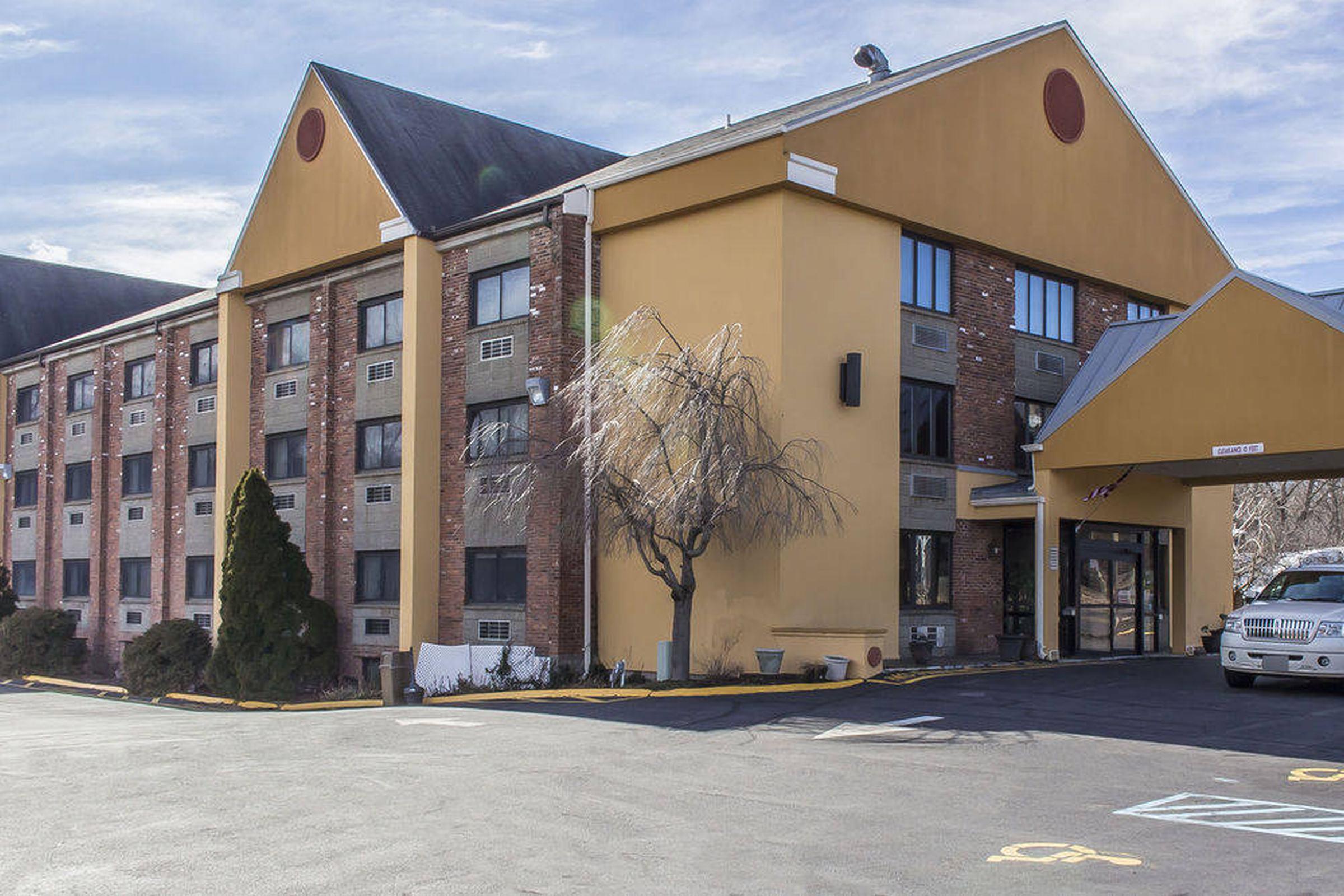 Quality Inn Cromwell - Middletown Bagian luar foto