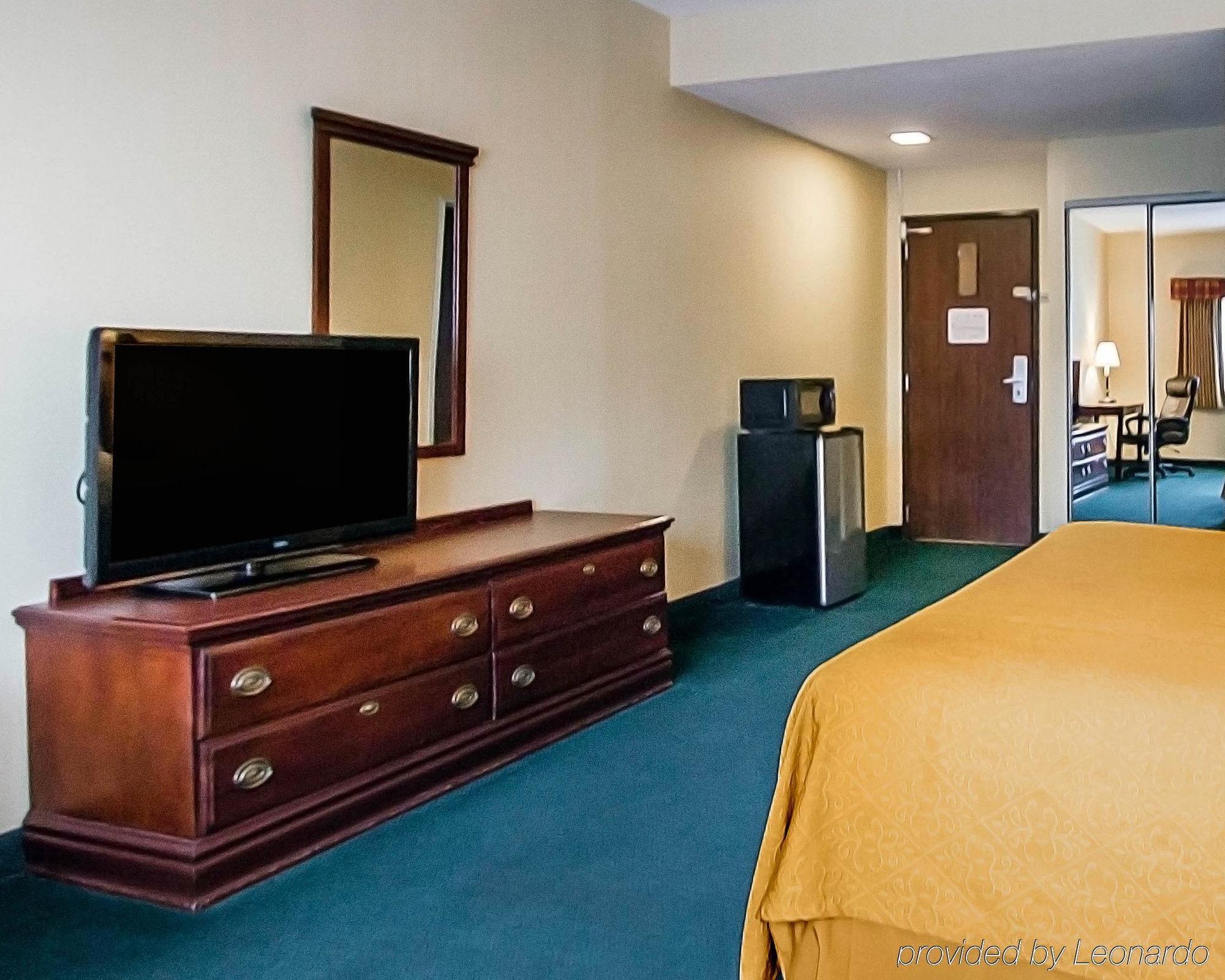 Quality Inn Cromwell - Middletown Bagian luar foto