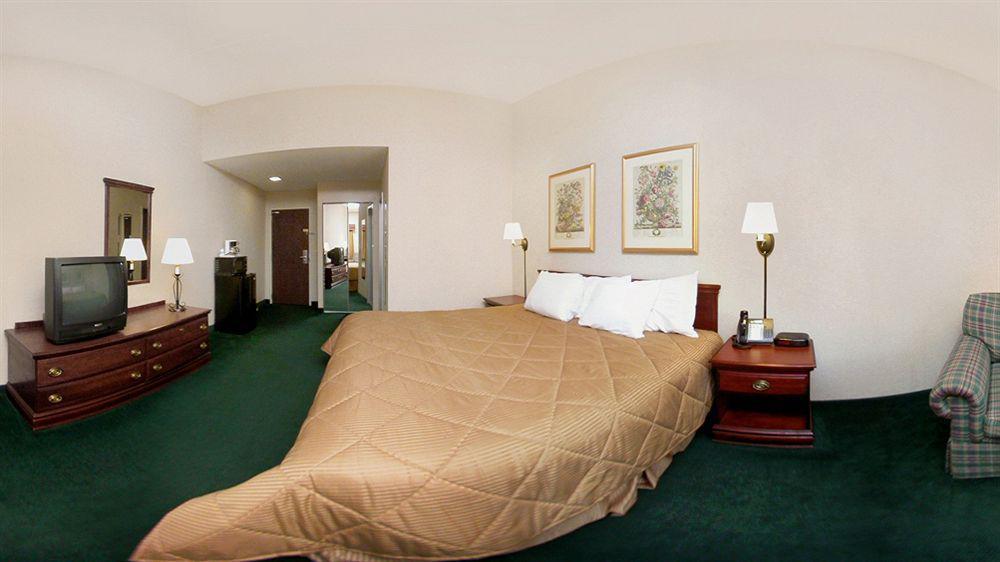 Quality Inn Cromwell - Middletown Bagian luar foto